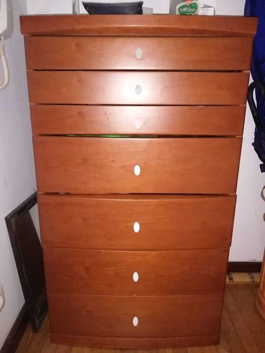 Camiseiro de madeira de cerejeira