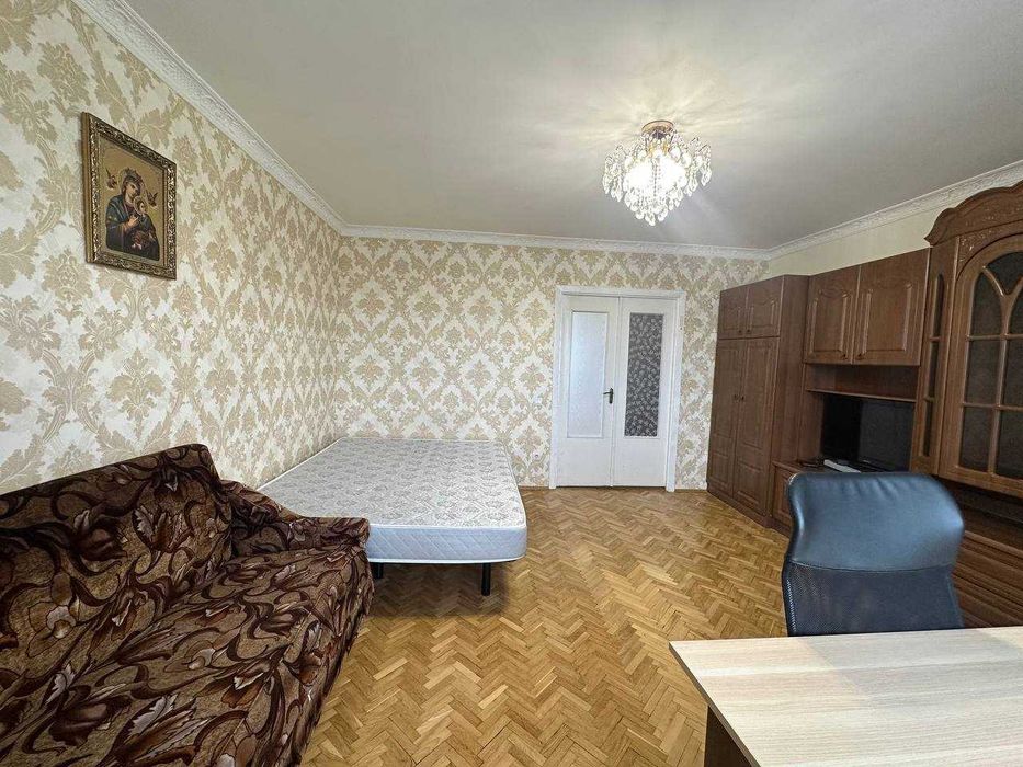 Продаж 4 кім квартири в цегляному будинку вул Медової Печери (Пасічна)