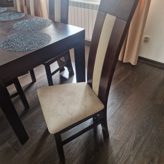 Stół z 8 krzesłami
