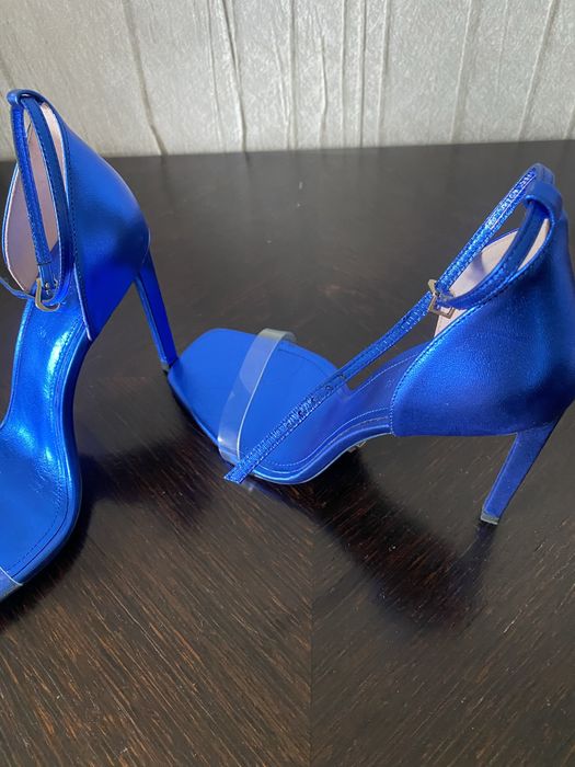 Босоножки Zara очень красивый цвет