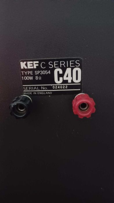 Par de Colunas KEF C40