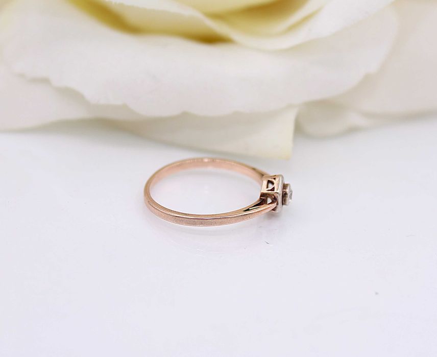 Złoty pierścionek p.585/1,83g z cyrkonią na froncie