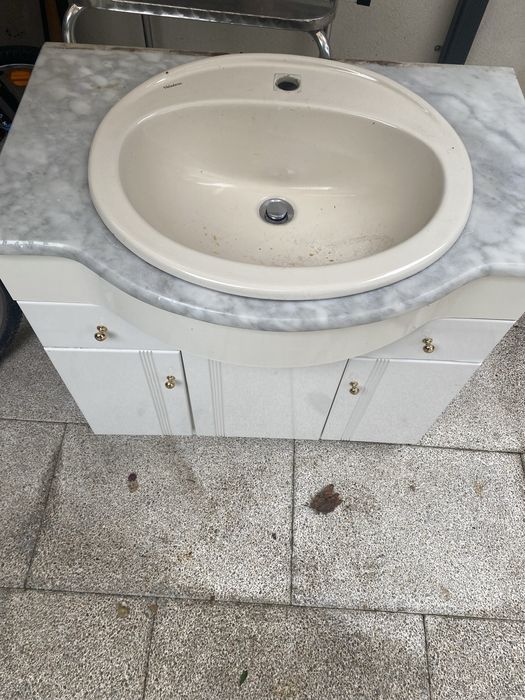 Moveis torneiras e bide casa de banho