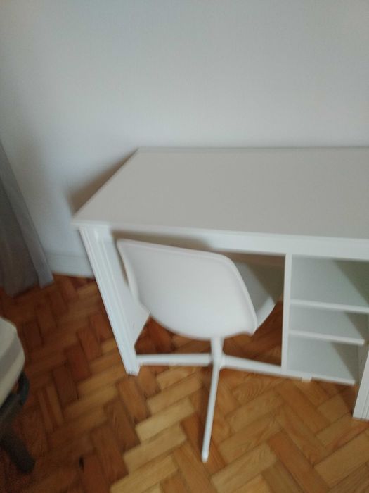 Secretária e cadeira de escritorio/casa