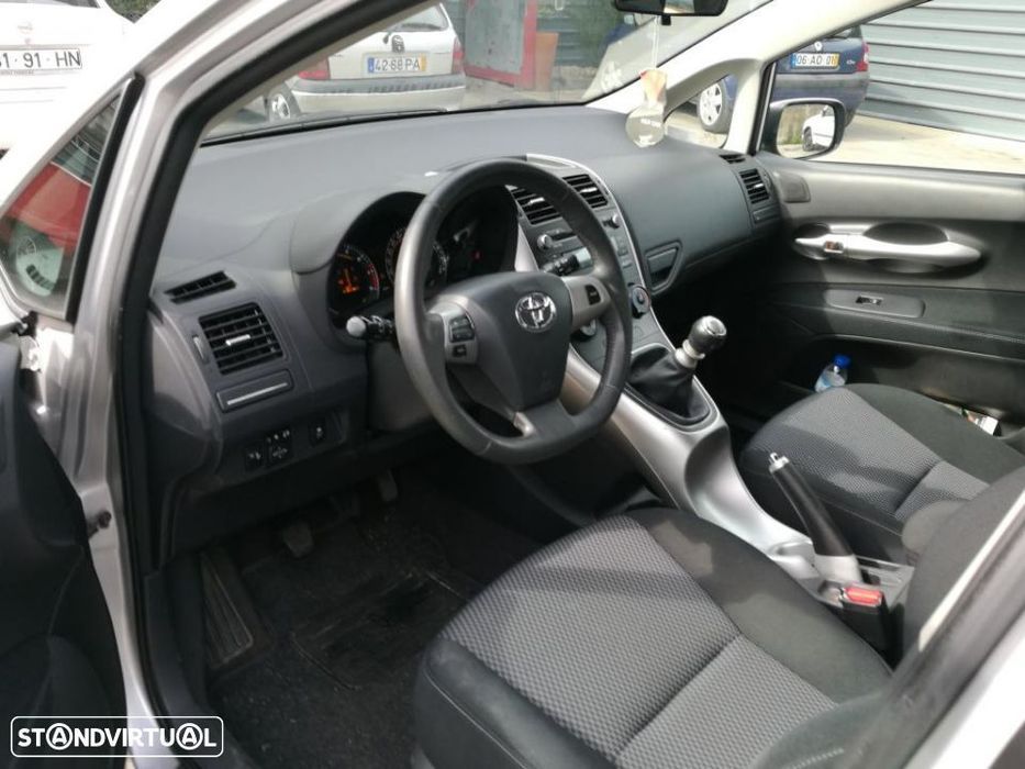 Toyota Auris 1.6 vvti de 2011 +para peças