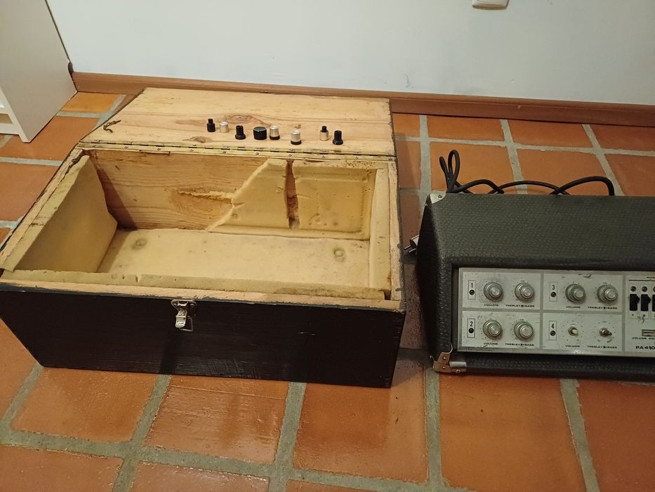 Fender PA 4100X Vintage (Anos 70) – Solid State Series