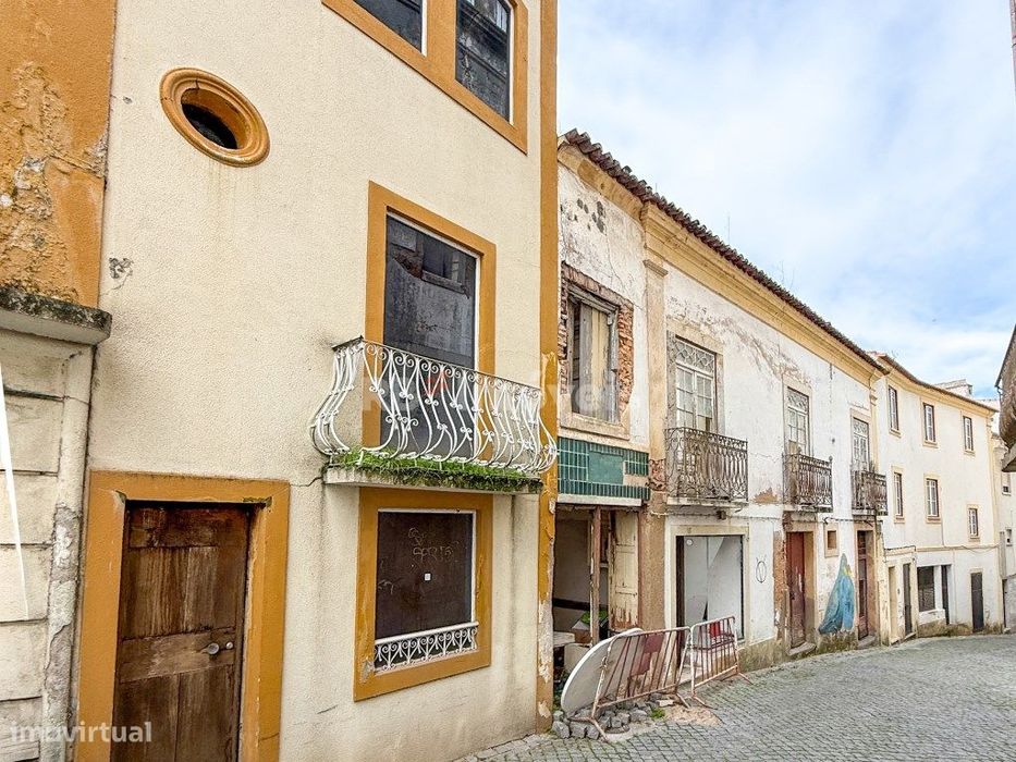 Prédio p/ Recuperar - Centro Histórico de Abrantes