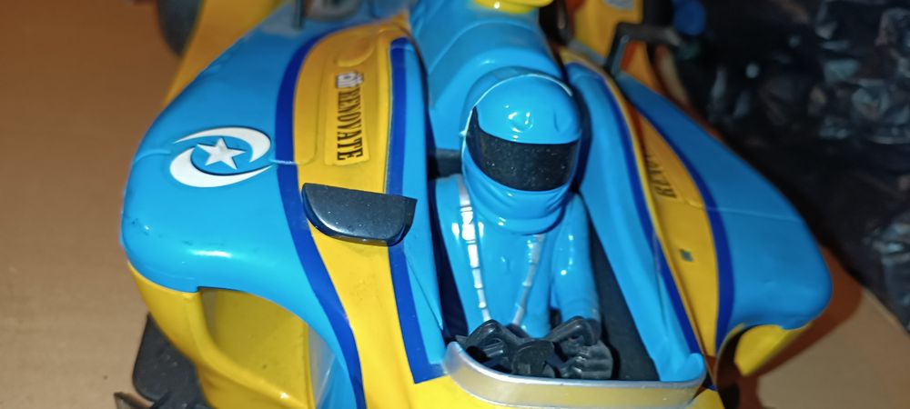 Carro formula 1 de grandes dimensões para restauro