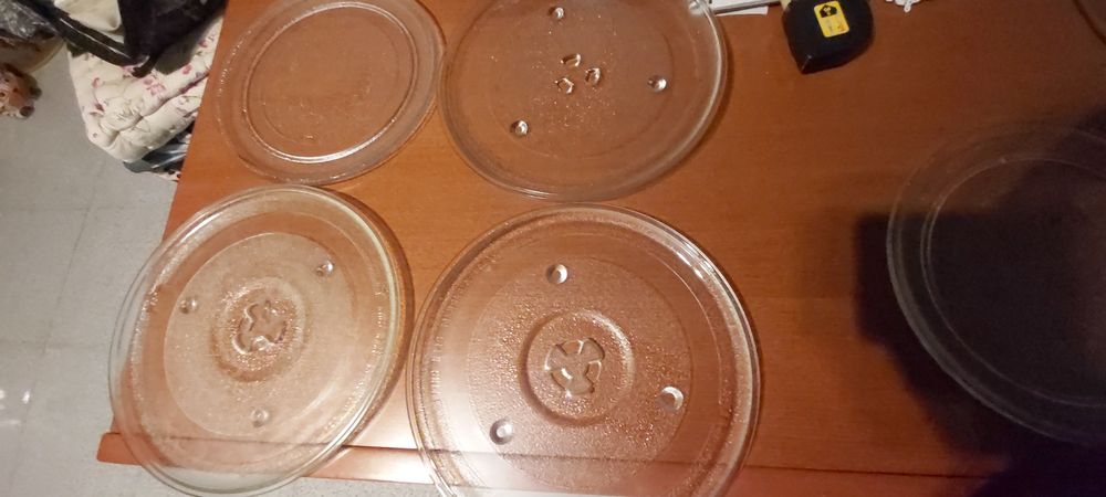 Pratos ,várias  de microondas, os lisos 25cm os outros  27cm