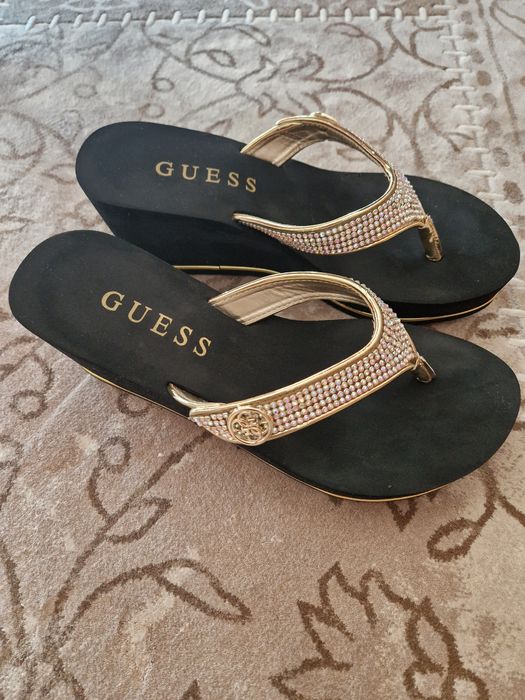 GUESS  Sarraly Klapki na koturnie rozm. 40