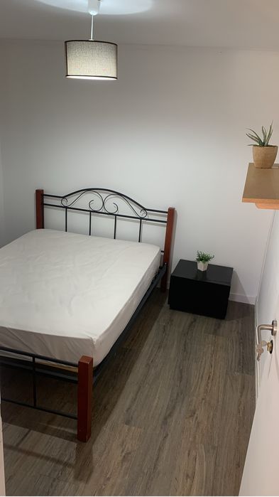 Alugo quarto - casa partilhada