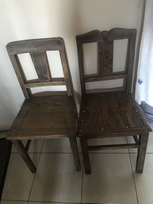 2 Cadeiras Antigas em Boa Madeira.  Década de 40/50 do Século XX