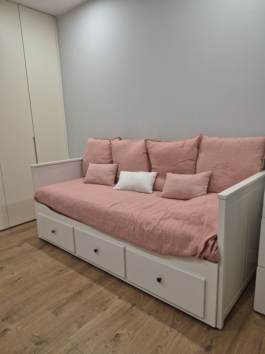 Cama Ikea indiv/dupla modelo Hemnes