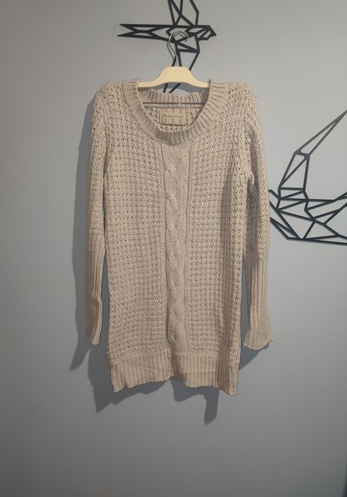 Długi sweter z ładnym splotem Bershka S