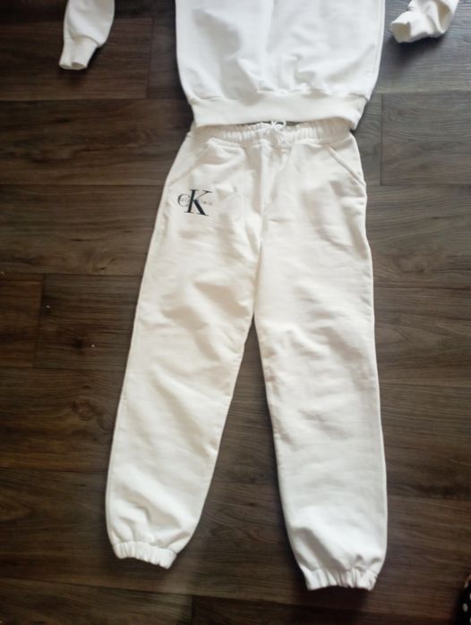 Кофта белая и штани