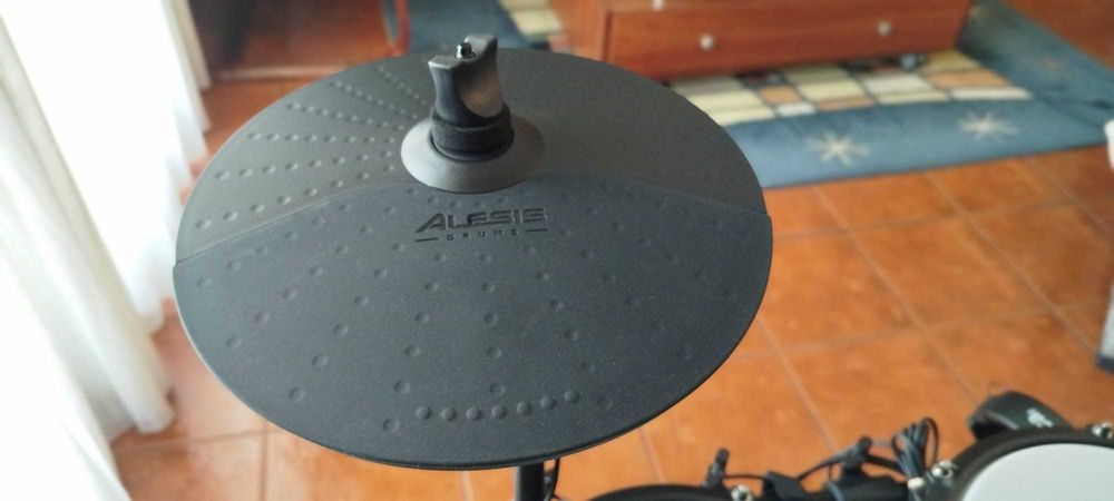 Bateria Eletrónica Alesis Nitro Max Kit (COMO NOVA)
