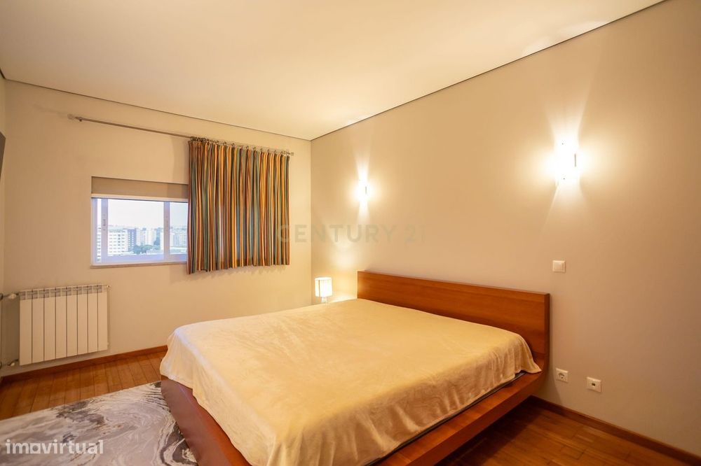 Um Apartamento com Alma de Moradia ; T3+1 + Terraço de 143 m²