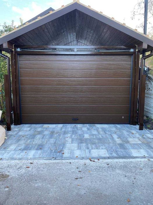 Автоматичні гаражні ворота  шир.2850 вис.2330 в коричневому кольорі