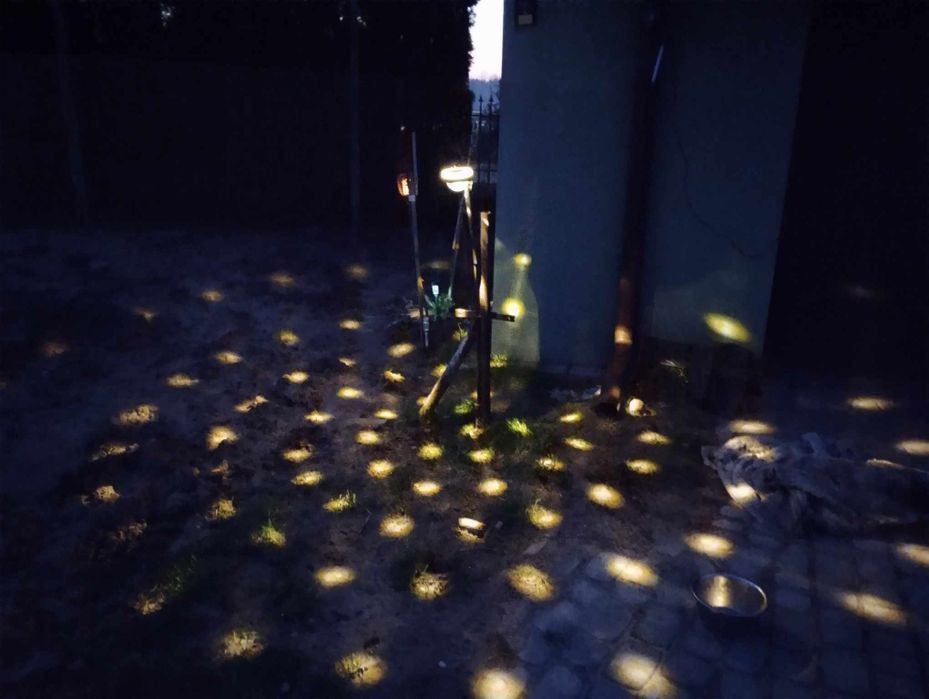 Lampa solarna do ogrodu lub do zamontowania na ścianie HIT