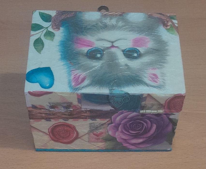 Vendo caixinha de madeira