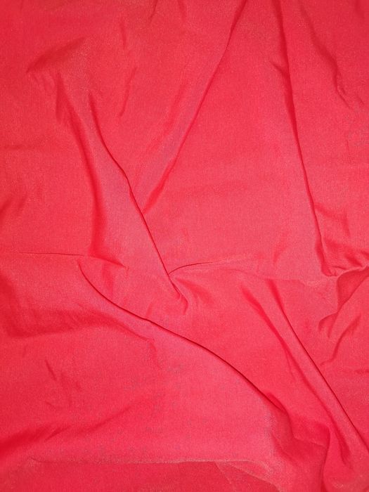 Продам красную ткань.