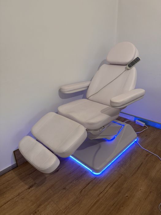 Fotel kosmetyczny Sillon elektryczny 3 silniki na gwarancji bialy