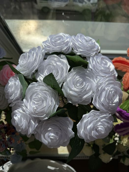 Букет троянд з атласної стрічки