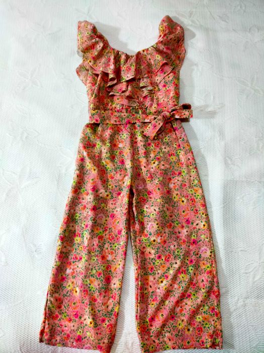 Macacão menina ZARA tam. 7A em estado novo