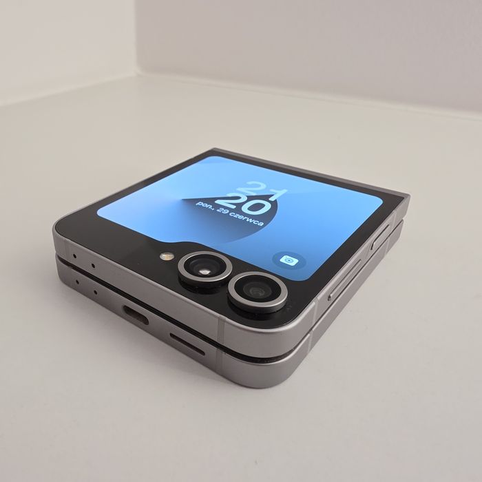 Stan idealny Samsung Galaxy ZFlip6 srebrny Flip 6
