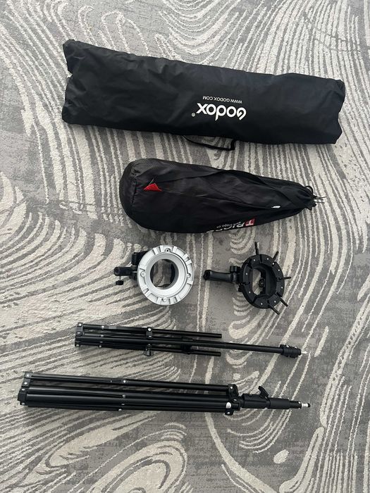 Kit Iluminação Profissional Godox AD200 Pro + V1 + Softboxes + Tripés