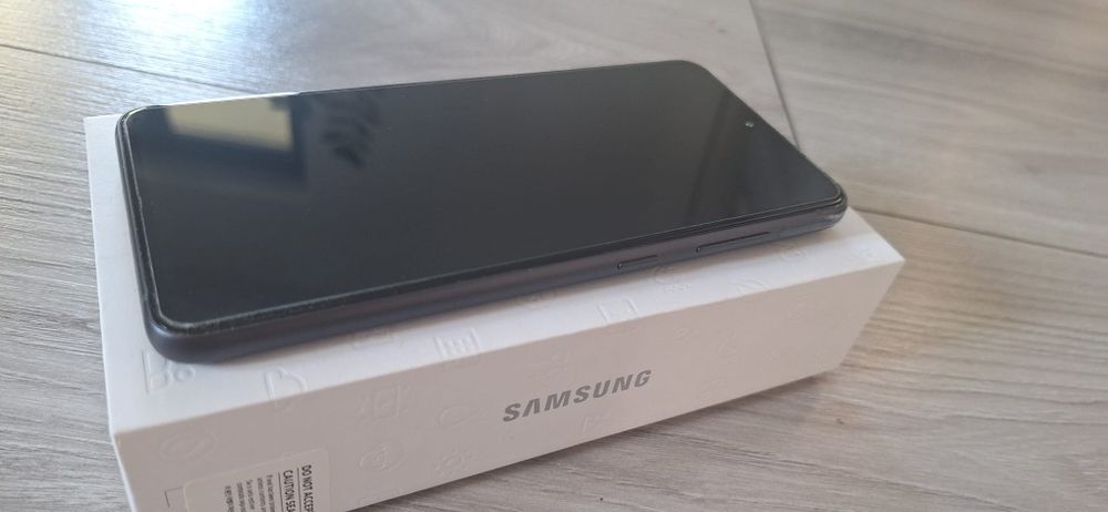 Samsung S21FE 5G  6/128 grafit, 2 szt,  jak nowy