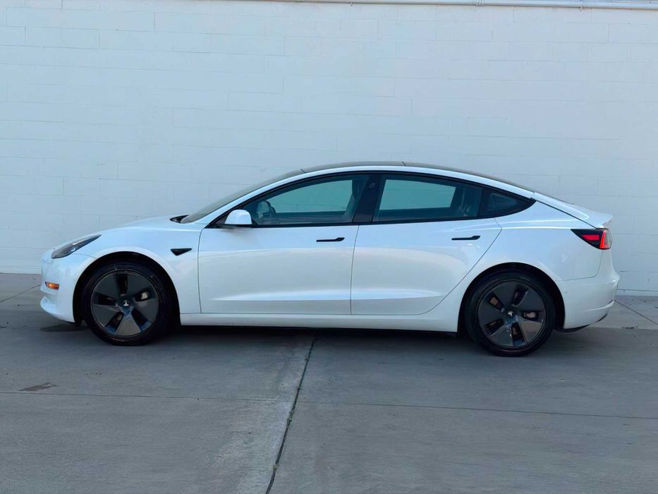 Tesla Model 3 Long Range      2022
