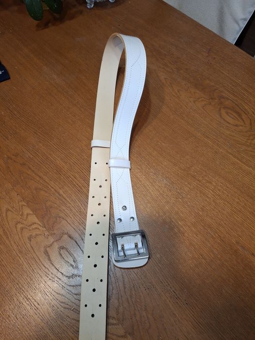 Surzany biały pas policyjny