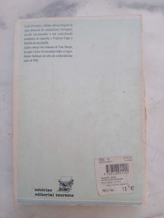 Livro "Vícios Ancestrais" de Tom Sharpe