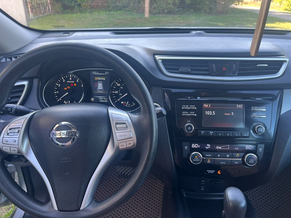 Автомобіль "Nissan Rogue"