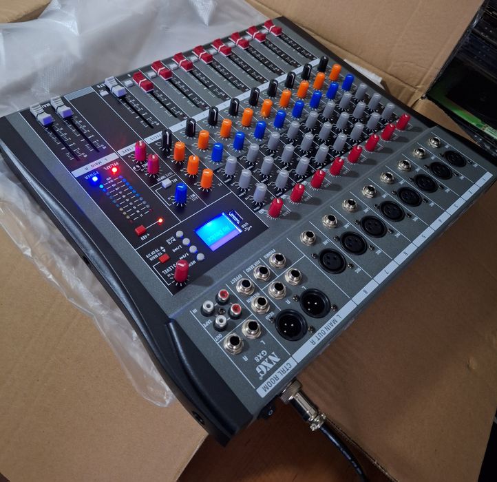 Mesa de mistura de 8 canais com várias funcionalidades. NOVA