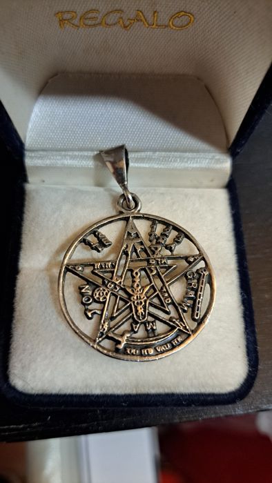 Pendente medalha pentagrama em prata.