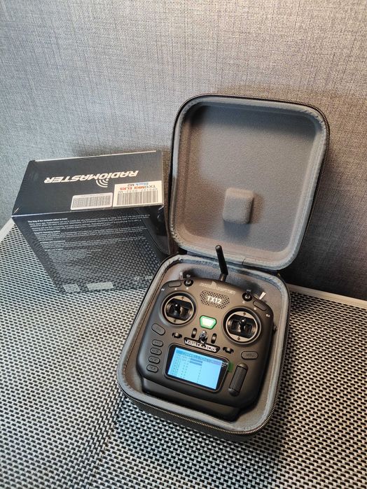 Radiomaster TX-12 ELRS MKII FCC MK2 Газ зліва Нові 55 шт Пульти, Є кейси захисні, акумулятори 18650, ремінці