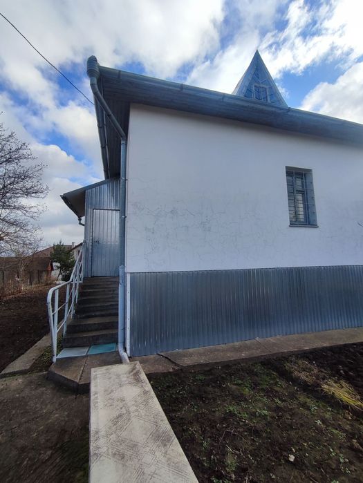 Продається добротна дача на околиці міста (ліс, джерело, чисте повітря