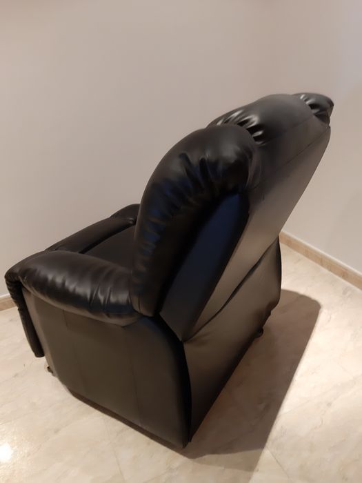 Cadeirão relax Elétrico em pele sintética preta lavável