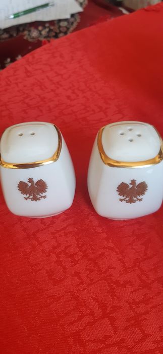 Ćmielów porcelana zdobiona motywem z Orzełkiem