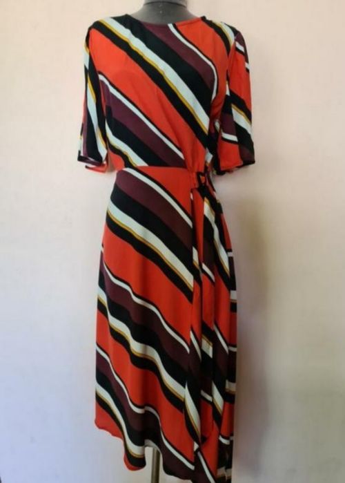 Яскрава асиметрична сукня в смужку р.16