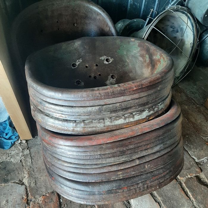 Stare siedzenia traktorowe loft