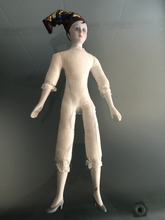 Boneco de porcelana