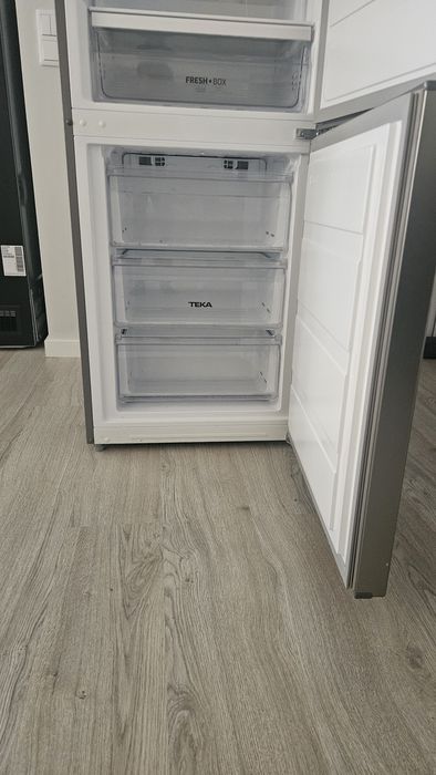Frigorífico Combinado Teka Inox (No Frost) usado em muito bom estado.