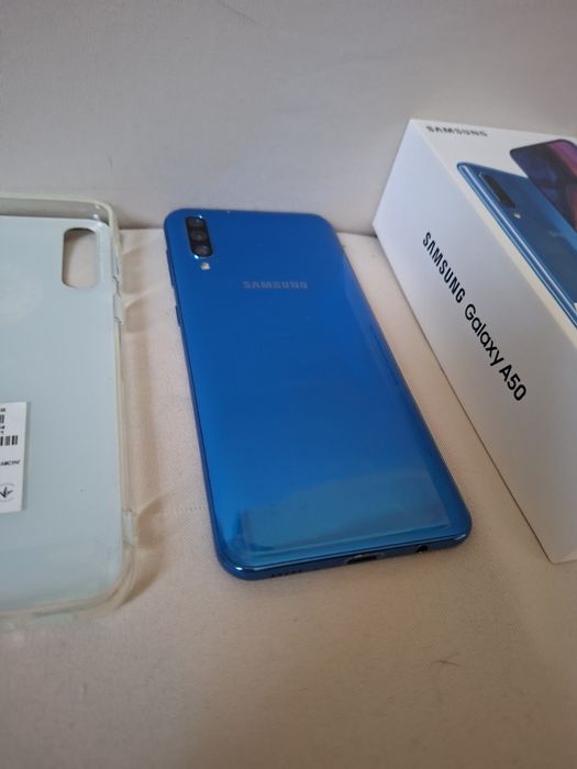 Samsung Galaxy A50 с 64 ГБ полный комплект
