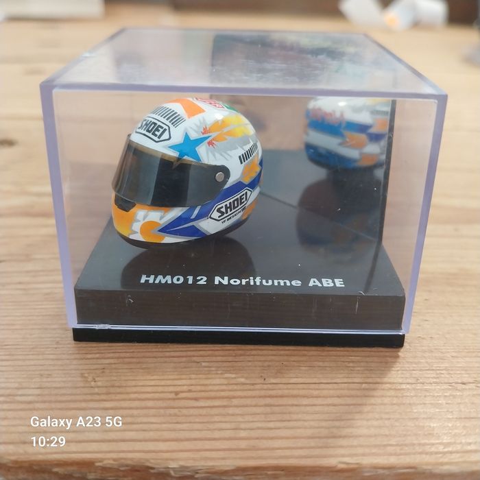 Miniatura Capacete 1:12 ONYX HM012 — Norifumi Abe (MotoGP / Shoei)