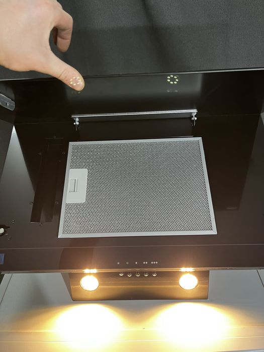 Кухонна витяжка Witt 60 см чорне скло