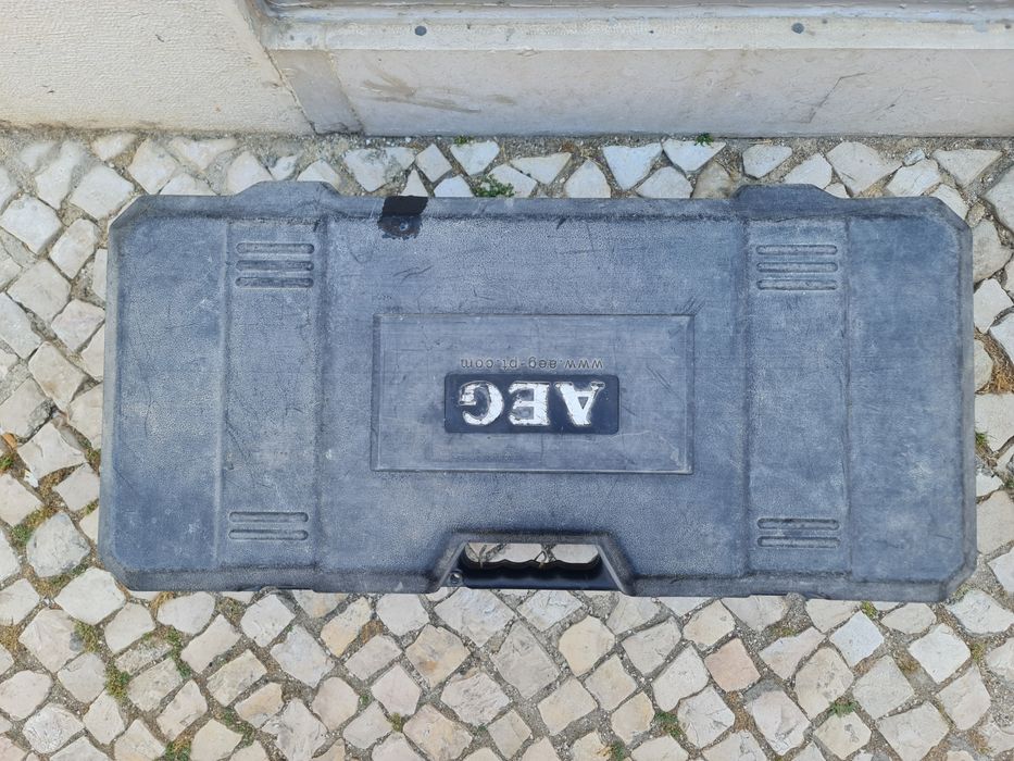 Martelo eléctrico AEG