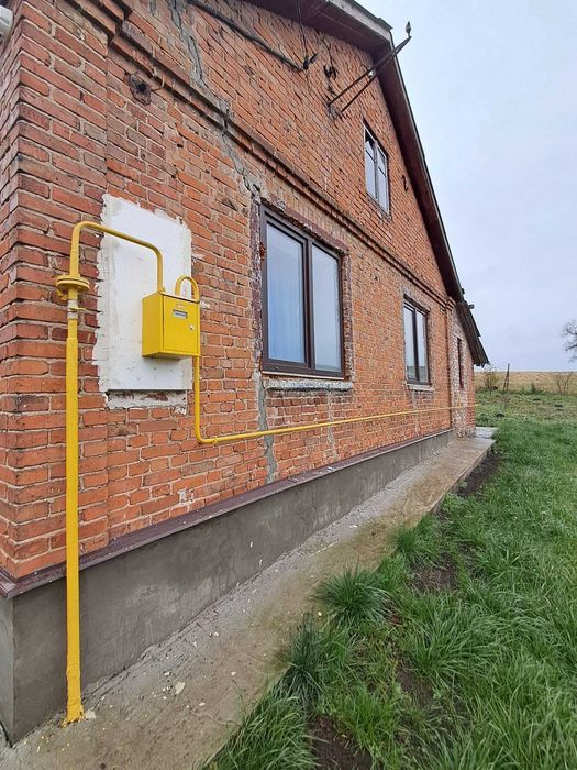 Продаж цегляного будинку